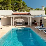 House Bolero With Pool By Guide Βίλα Blato (Korcula)
