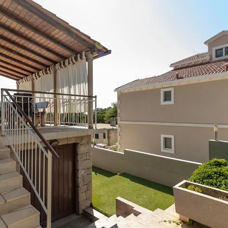 House Bolero With Pool By Guide Villa