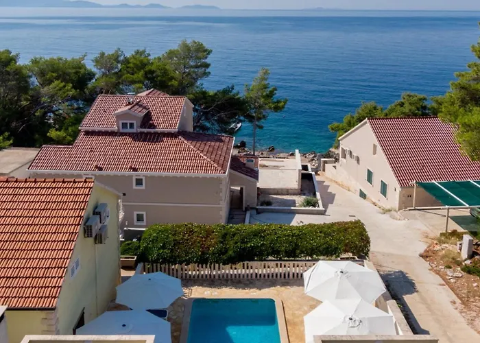 House Bolero With Pool By Guide Villa